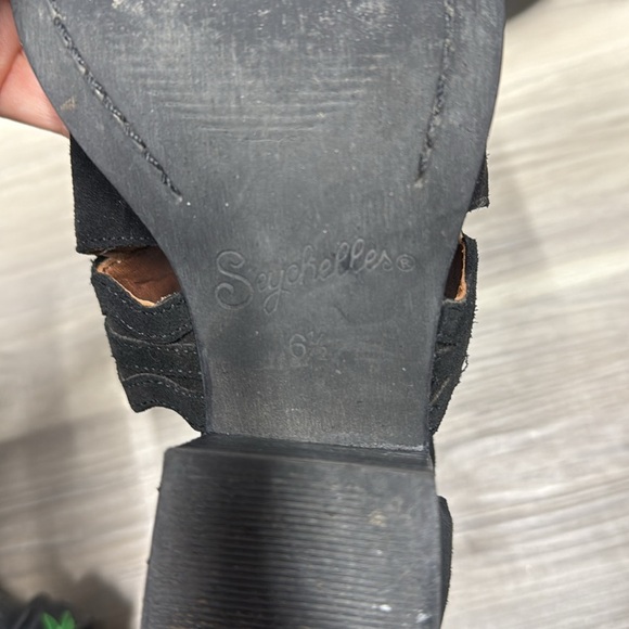 Seyohelles black healed booties size 6.5 - Picture 8 of 8